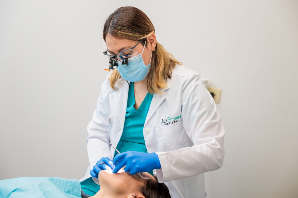 Dr. Elssy Lopez checking a patient dealing with tooth pain